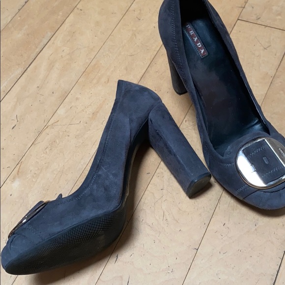 Prada grey suede pump with silver buckle round toe - Picture 2 of 7